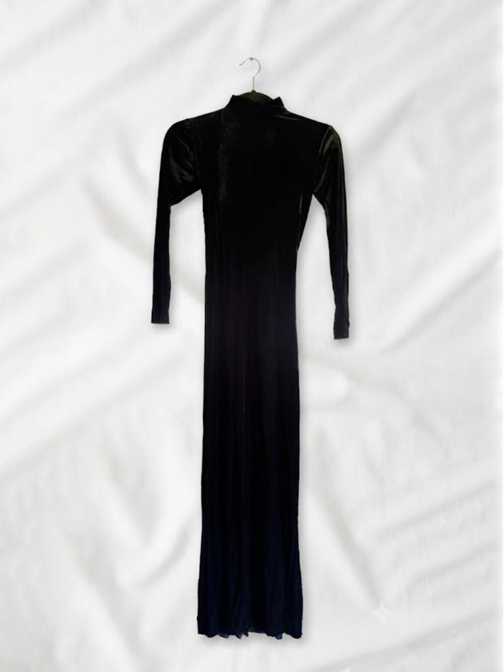 Elegant Black Velvet Long-Sleeved Maxi Dress – Mock Neck